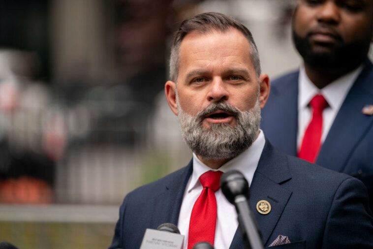 trump-backed-congressman-faces-new-doj-probe