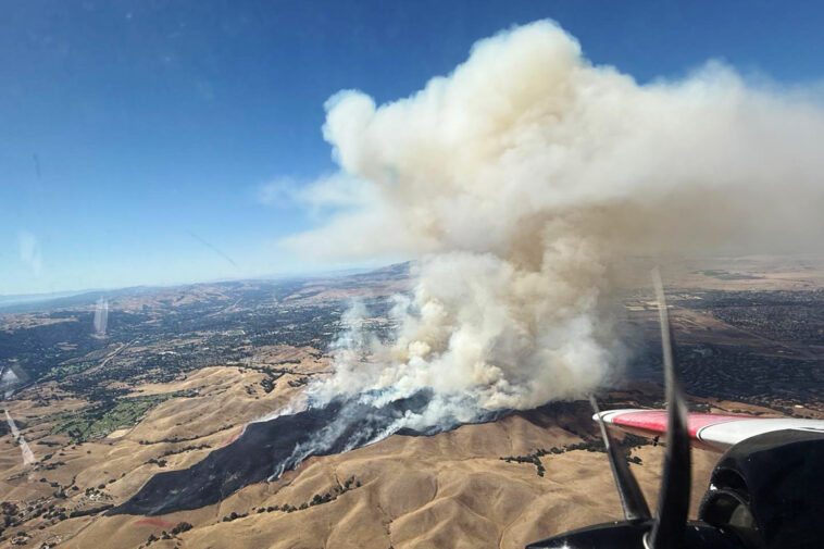 fast-moving-bay-area-wildfire-erupts-near-homes,-forcing-evacuations