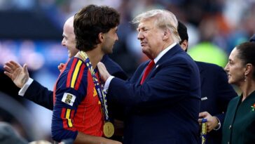 world-cup-hero-ferran-torres-doubles-down-after-criticism,-posts-picture-wearing-‘make-spain-great-again’-hat