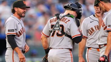 giants-drop-fourth-straight,-fall-season-worst-17-below.500-in-loss-to-royals