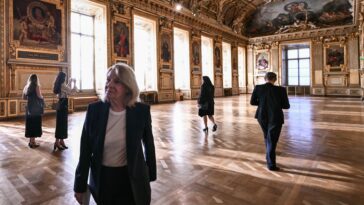 months-after-daring-$9m-hesit,-the-louvre’s-apollo-gallery-reopens-—-with-no-jewelry-on-display