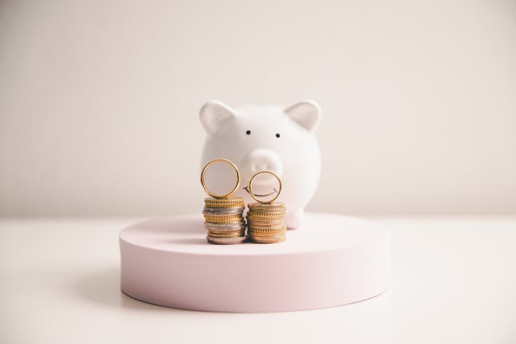 the-marriage-issue-that-has-couples-asking:-‘for-love,-or-money?’