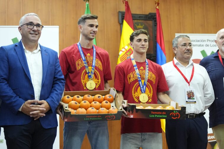 spain’s-fabian-ruiz,-gavi-get-their-weight-in-tomatoes-after-world-cup-win