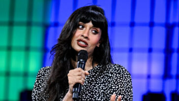 video:-british-actress-jameela-jamil-says-britain-is-‘evil,’-‘f**ked,’-and-‘going-through-a-race-war’