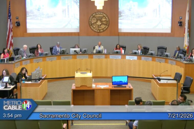 awkward-moment-sacramento-mayor’s-hot-mic-catches-him-discussing-vicious-plot
