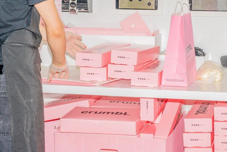 crumbl-cookies-employee’s-unsanitary-behind-the-counter-activity-caught-on-camera