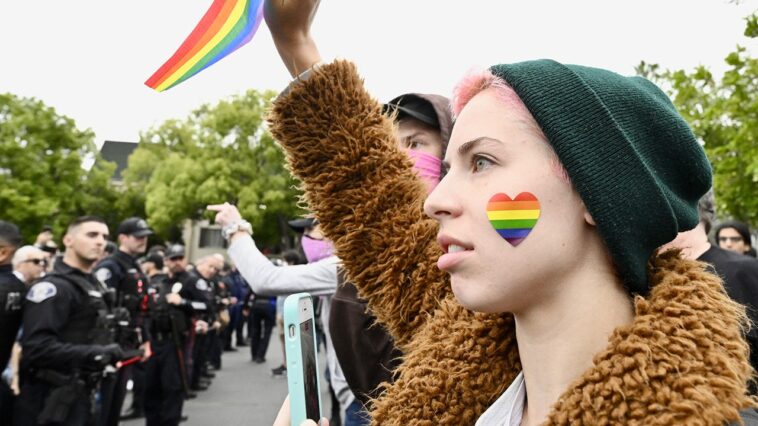 iowa-teachers-suspended-over-viral-student-run-drag-show-reach-settlement-before-trial