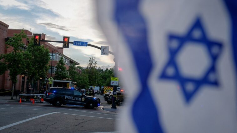 suspect-in-custody-after-2-men-wounded-in-possible-‘antisemitic-stabbing’-attacks:-officials