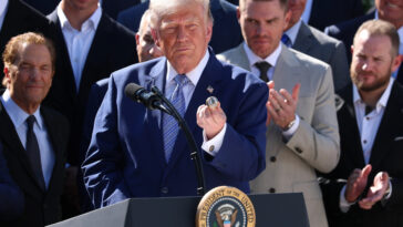 trump-reveals-world-series-‘bet’-with-canadian-pm-—-as-he-shows-off-rose-garden-to-mlb-champs