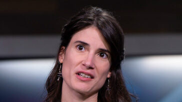 rep.-marie-gluesenkamp-perez-sidesteps-democratic-socialists’-wins,-says-she-shares-voters’-‘frustration-and-anger’