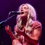 the-country-star-bringing-faith-to-center-stage