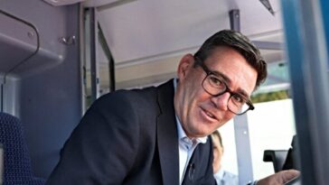 new-uk-prime-minister-burnham-leaves-london,-begins-work-from-home-promise