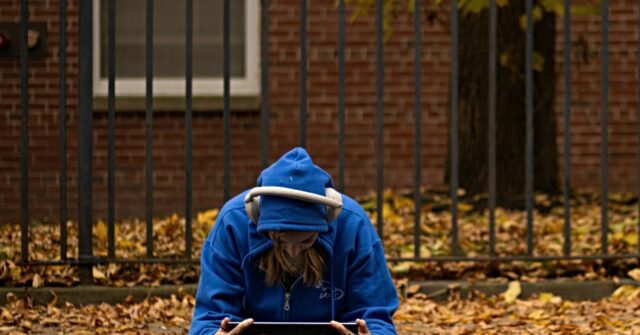 italy:-florence-launches-center-to-fight-youth-‘digital-addiction’-with-sports-and-group-activities
