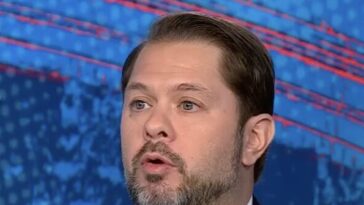 gallego:-hegseth,-trump-‘are-just-absolute-idiots’