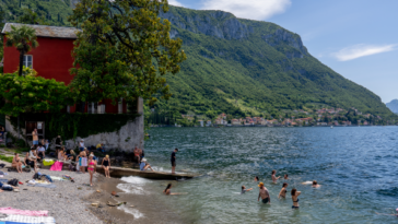 italian-town-tells-tourists-they-will-be-fined-for-wearing-beachwear-in-the-streets