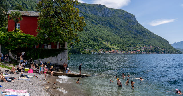 italian-town-tells-tourists-they-will-be-fined-for-wearing-beachwear-in-the-streets