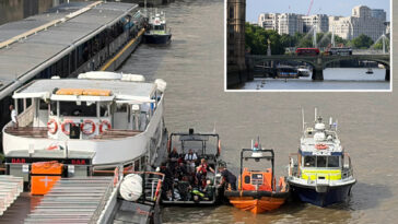 police-boat-crashes-into-bridge-in-central-london,-sending-officers-into-the-thames