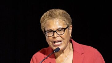 la.-mayor-karen-bass-blames-trump-for-new-increase-in-homeless-numbers
