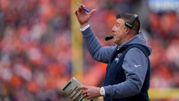 mike-vrabel-untouched-by-dianna-russini-scandal-at-first-press-conference-of-patriots-training-camp