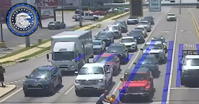 watch-—-‘spiderman’-helps-man-in-wheelchair-cross-busy-intersection:-‘don’t-worry,-i-got-you’