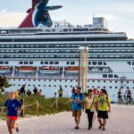 cruise-passenger-horrifies-diners-by-scratching-bare-foot-with-restaurant-fork