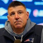 mike-vrabel-arrives-to-patriots-press-conference-with-puppy-in-hand-as-he-dodges-dianna-russini-question