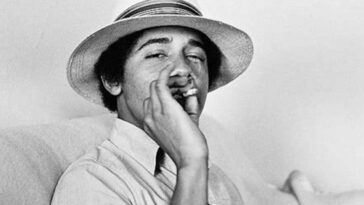 obama-tells-caitlin-clark-he-didn’t-have-to-deal-with-the-media-in-his-20’s-(because-he-was-a-stoner)
