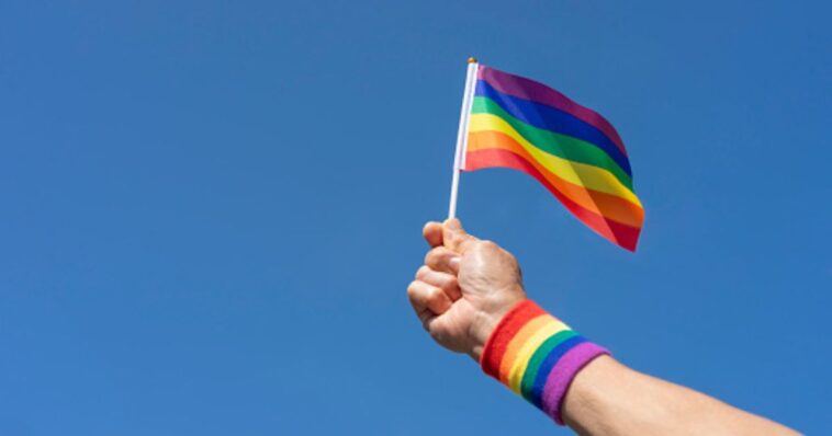 fewer-gay-professionals-feel-being-gay-helps-their-career