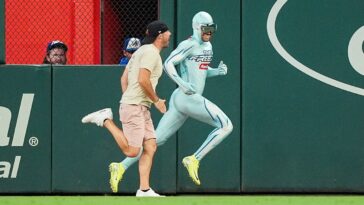 atlanta-braves-fan-taunts-the-freeze-with-a-blown-kiss-and-gets-passed-in-spectacular-fashion