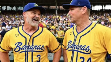 cubs-great-kerry-wood-throws-crazy-cool-trick-pitch-in-savannah-bananas-outing