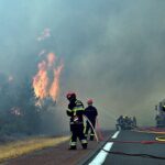 wildfires-displace-more-than-250,000-in-france,-threaten-famed-wine-region