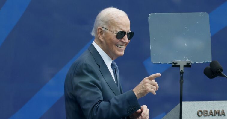 report:-biden-planned-to-stick-trump-with-millions-of-migrants-who-came-over-during-border-crisis,-issue-them-legal-protection-before-leaving-office