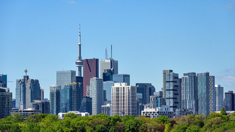 toronto-police-investigate-gunfire,-vandalism-targeting-jewish-owned-bakery-chain