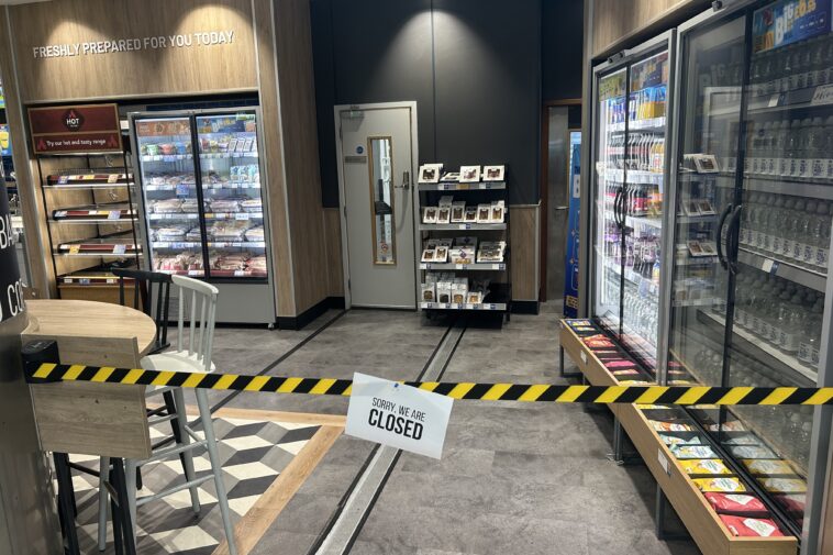 water-outage-at-uk’s-gatwick-airport-leaves-toilets-out-of-order,-restaurants-closed