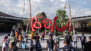 3-tourists-kicked-out-of-bali-for-breaching-visa-conditions