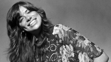 ‘you’re-so-vain’-singer-carly-simon-says-parkinson’s-and-cancer-diagnoses-kept-her-from-public-eye