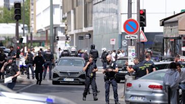 ‘allah-commanded-me’:-three-women-stabbed-in-paris,-crowd-subdues-suspect