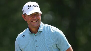 lucas-glover-shares-hilarious-explanation-for-taking-off-his-shoes-during-middle-of-pga-tour-event