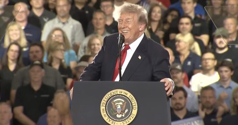 watch:-“he’s-a-communist!-you-see-what-they-want-to-do?”-–-trump-trolls-protester-removed-from-his-rally-in-michigan,-crowd-chants-“usa”