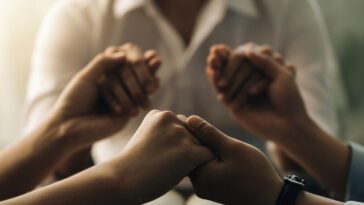 prayer-in-your-living-room-shouldn’t-require-government-permission