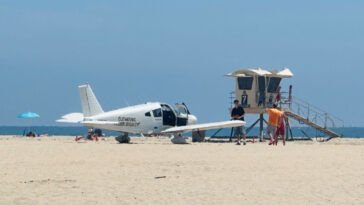 small-plane-makes-emergency-landing-on-sand,-stunning-beachgoers-at-huntington-state-beach