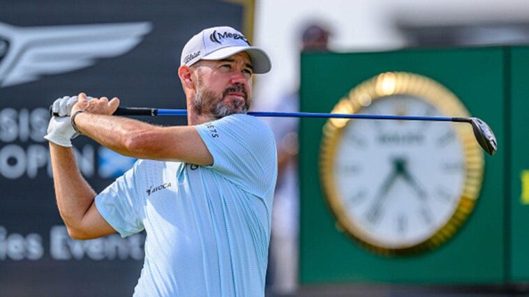 brian-harman-flips-the-bird-after-3m-open-finish,-gets-a-laugh-from-scottie-scheffler