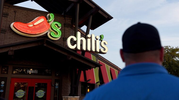 chili’s-revives-iconic-red-booths-and-classic-design-in-nationwide-restaurant-overhaul