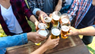 is-drinking-every-day-alcoholism?-experts-explain-where-culture-and-addiction-collide