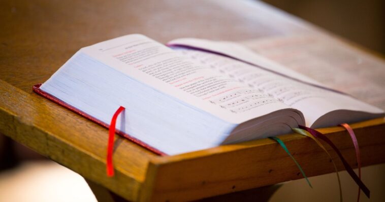 members-of-historic-english-church-expect-to-close-until-finding-unexpected-treasure-under-the-altar