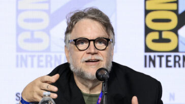 video:-crowd-cheers-when-‘frankenstein’-director-guillermo-del-toro-says-‘absolutely-no-g**damn-ai’