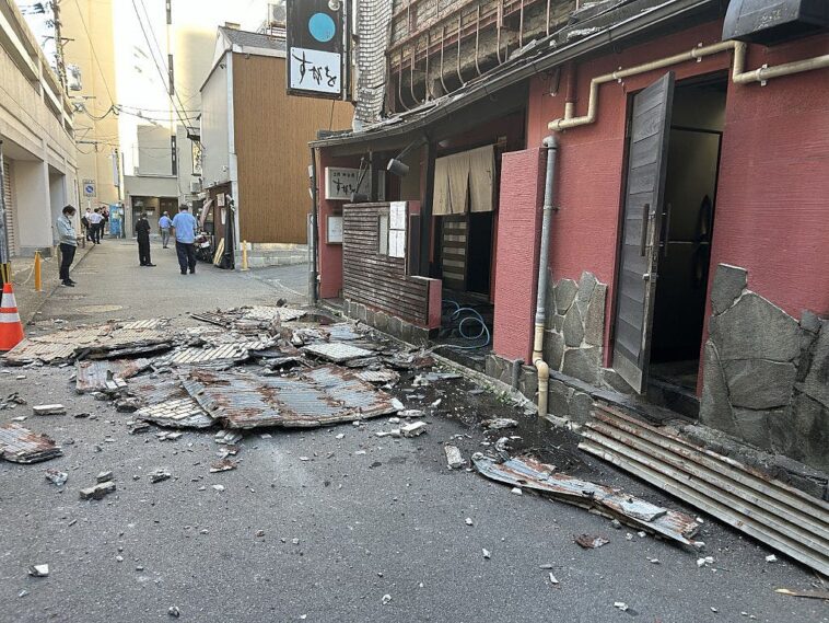 massive-earthquake-traps-people-in-collapsed-shopping-mall,-‘quite-a-few’-feared-dead