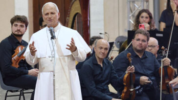 pope-leo-will-host-andrea-bocelli-and-children’s-choir-in-televised-concert-for-peace