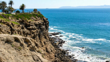 mournful-coach-delivers-powerful-message-after-high-school-football-star-jumps-to-his-death-from-a-california-cliff