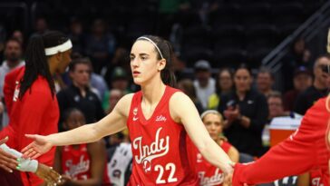 caitlin-clark-erupts-for-32-points-as-fever-hold-off-storm-to-complete-season-series-sweep